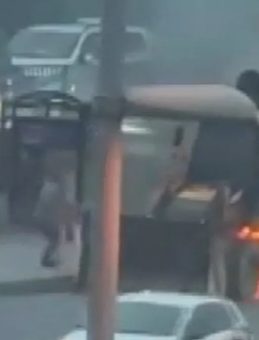 İstanbul Cevizlibağ'da İş Makinesi Yangını: Ekipler Olay Yerinde!