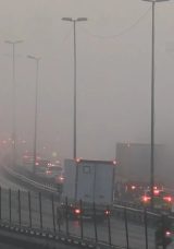 İstanbul G&uuml;ne Yoğun Sisle Başladı: Trafikte Kargaşa!