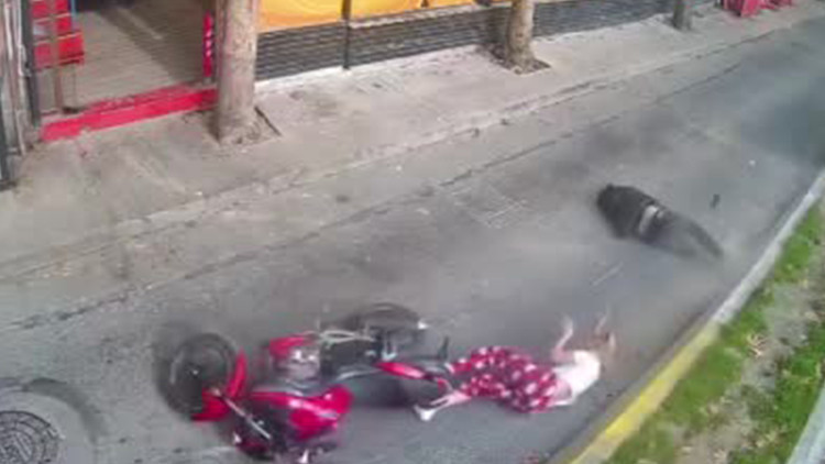 İstanbul'da Motosiklet Kazası: Metrelerce Sürüklendiler!