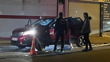 İstanbul'da Otomobilde Kanlı Tartışma: 2 &Ouml;l&uuml;, 1 Ağır Yaralı