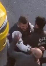 İstanbul'da Tepkilere Neden Olan Olay! Gen&ccedil; Taksici, Yaş&ccedil;a B&uuml;y&uuml;k Meslektaşına Tokat Attı