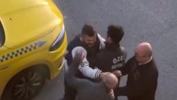 İstanbul'da Tepkilere Neden Olan Olay! Genç Taksici, Yaşça Büyük Meslektaşına Tokat Attı