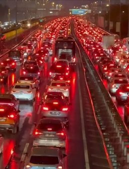 İstanbul'da Trafik Kilit! Yoğunluk Yüzde 85'e Çıktı