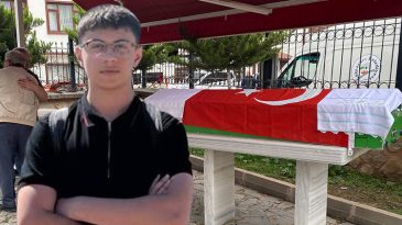 İstanbul'daki Lisede Korkun&ccedil; Olay: Arkadaşının Yumruğu ile &Ouml;len &Ccedil;ocuk Toprağa Verildi