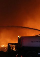 İzmir'de &Ccedil;&ouml;p Depolama Alanında Yangın &Ccedil;ıktı