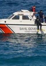 İzmir'de G&ouml;&ccedil;men Botu Faciası: 1 &Ouml;l&uuml;, 1 Kayıp