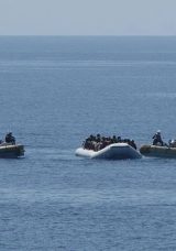 İzmir'de Ka&ccedil;ak G&ouml;&ccedil;men Faciası: Lastik Bot Battı! 1 &Ouml;l&uuml;, 1 Kayıp