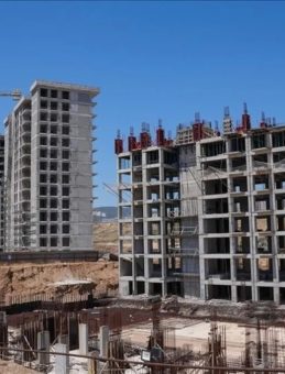 İzmir'de Kentsel Dönüşüm Hak Sahiplerinden Büyükşehir Belediyesine Kira Tepkisi