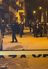 İzmir'de Sokak Ortasında Şok Edici Olay! 1 &Ouml;l&uuml;, 3 Yaralı