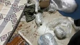 İzmir'de Uyuşturucu Operasyonu: İki G&ouml;zaltı