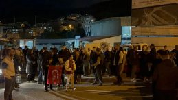 İzmir'de Vatandaşlar Eylemde: 'Yıktıkları Evlerimizi Geri İstiyoruz'