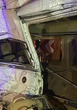 İzmir&rsquo;de İki İş&ccedil;i Servisi &Ccedil;arpıştı: 15 Kişi Yaralandı