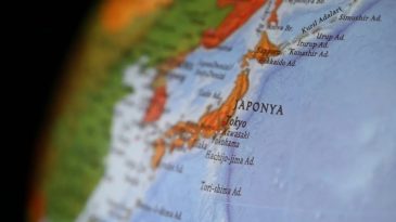 Japonya&rsquo;da taciz depremi: Fukui Valisi skandal mesajların ardından istifa etti