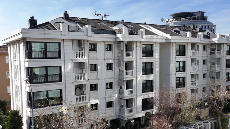 Kadık&ouml;y'deki L&uuml;ks Dairede Kiracı Sorunu: 85 Bin Liralık Eve Sadece 16 Bin 500 TL Kira &Ouml;deniyor