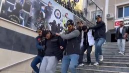 Kafeye Silahlı Saldırı: İki Ş&uuml;pheli Tutuklandı, Olay Anındaki Panik Kameralara Yansıdı
