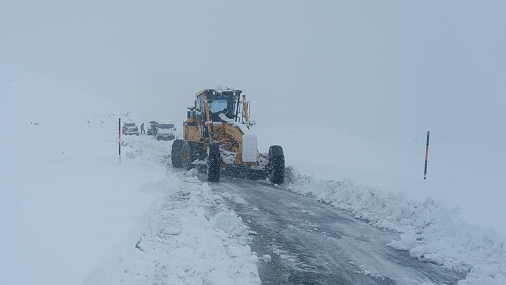 Kar Yağışı Etkisini Gösterdi! Kapanan 44 Yerleşim Yeri Yolu Ulaşıma Açıldı