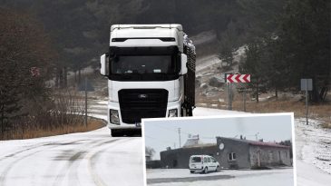 Kar Yağışı Etkisini G&ouml;sterdi, Şehir Beyaza B&uuml;r&uuml;nd&uuml;!