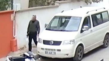 Katilin Gelişi Anında Yaşananlar G&uuml;venlik Kamerasında! Olay Yerinden Ka&ccedil;tı