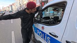 Kendisini Uyarmaya Gelen Polislere Tehditte Bulundu!
