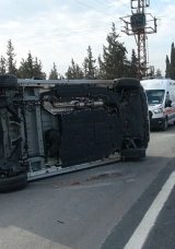 Kilis'te Hafif Ticari Ara&ccedil; ve Otomobil &Ccedil;arpıştı: 4 Yaralı!