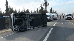 Kilis'te Hafif Ticari Araç ve Otomobil Çarpıştı: 4 Yaralı!