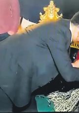 Kınada Havaya Ateş A&ccedil;arak Yolda Y&uuml;r&uuml;yen Kadını Yaraladı