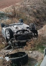 Kırıkkale&rsquo;de Korkun&ccedil; Kaza: Bariyerleri Aşan Otomobil Şarampole D&uuml;şt&uuml;! 7 Yaralı