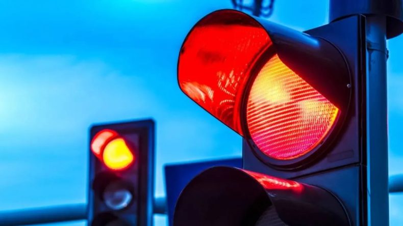 Kırmızı Işıkta Ge&ccedil;menin Cezası 2.719 TL Olacak