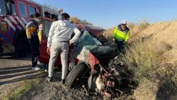 Kırşehir'de Korkunç Kaza! Otomobil Yük Kamyonu ile Çarpıştı: 1 Ölü, 1 Yaralı