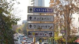 Kızılay Tabelası D&ouml;rd&uuml;nc&uuml; Kez Yenilendi