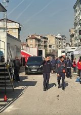 Kocaeli'de 7 Katlı Apartmanın &Ccedil;&ouml;kt&uuml;ğ&uuml; B&ouml;lgedeki &Ccedil;alışmalar Devam Ediyor