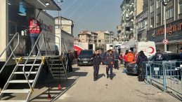 Kocaeli'de 7 Katlı Apartmanın &Ccedil;&ouml;kt&uuml;ğ&uuml; B&ouml;lgedeki &Ccedil;alışmalar Devam Ediyor