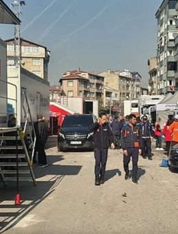 Kocaeli'de 7 Katlı Apartmanın Çöktüğü Bölgedeki Çalışmalar Devam Ediyor