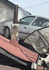 Kocaeli'de Şaşırtan Kaza: Evin &Ccedil;atısına &Ccedil;ıkarak Durdular!