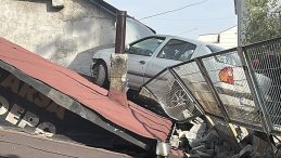 Kocaeli'de Şaşırtan Kaza: Evin &Ccedil;atısına &Ccedil;ıkarak Durdular!