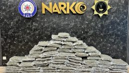 Koli koli uyuşturucu madde ele ge&ccedil;irildi