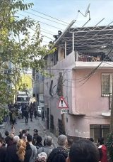 Konak'ta 'Yıkım' Gerginliği: Binanın &Ccedil;atısına &Ccedil;ıktı!