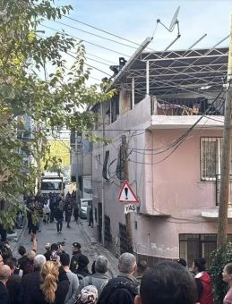 Konak'ta 'Yıkım' Gerginliği: Binanın Çatısına Çıktı!