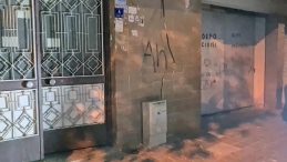 K&uuml;&ccedil;&uuml;k Ulaş sokakta oynarken elektrik akımına kapıldı