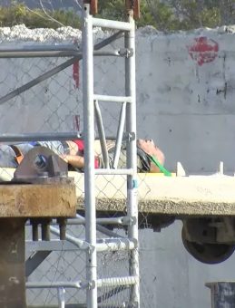 Küçükçekmece'de İşçi Kuyuya Düştü: 18 Metre Derinlikteki Tünelden Vinçle Kurtarıldı!