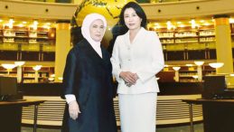 Kyung ile Millet K&uuml;t&uuml;phanesi&rsquo;ni gezdi