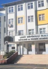 Lisede &Ouml;rdek Y&uuml;r&uuml;y&uuml;ş&uuml; Skandalı