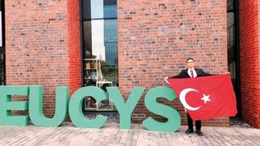 Liseli Can Kimyada D&uuml;nya Birincisi