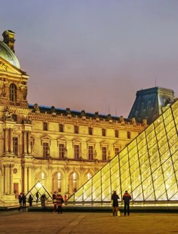 Louvre Müzesi Nerede? Hangi Ülkede Bulunuyor?