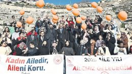 &lsquo;Kadına Şiddete Hayır&rsquo; dediler g&ouml;ky&uuml;z&uuml;ne balon bıraktılar