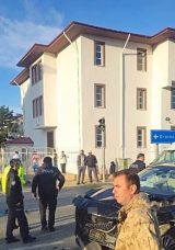 Makam aracı ile jandarma minib&uuml;s&uuml; &ccedil;arpıştı: 2 asker yaralı