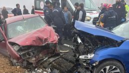 Malatya'da İki Otomobil Kafa Kafaya Çarpıştı