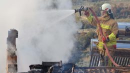 Manisa'da Yangın: Tek Katlı Ev K&uuml;l Oldu