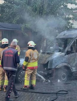 Manisa’da Korku Dolu Anlar! Öğrenci Servisinde Çıkan Yangın Otomobile Sıçradı