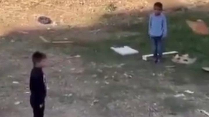 Mersin'de AFAD Siren Testi: Oyun Oynayan Çocuklar Esas Duruşa Geçti